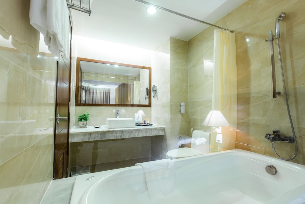Muong Thanh Nha Trang Hotel 68/69