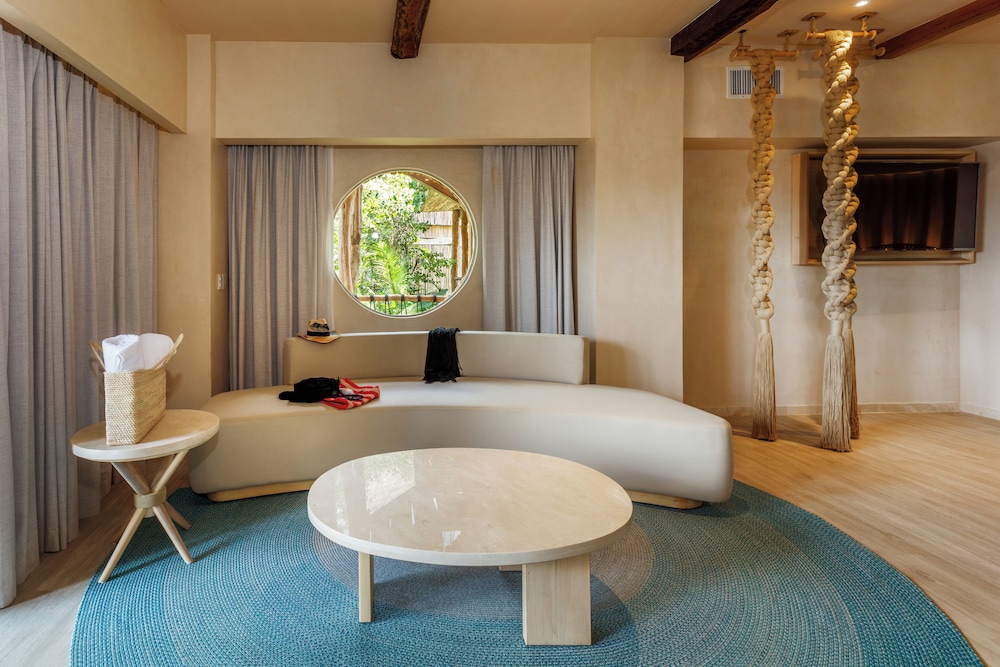 Hotel Shibari Tulum Restaurant and Cenote Club 24/50