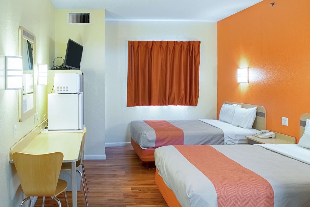 Motel6 Seymour, IN - North 25/51