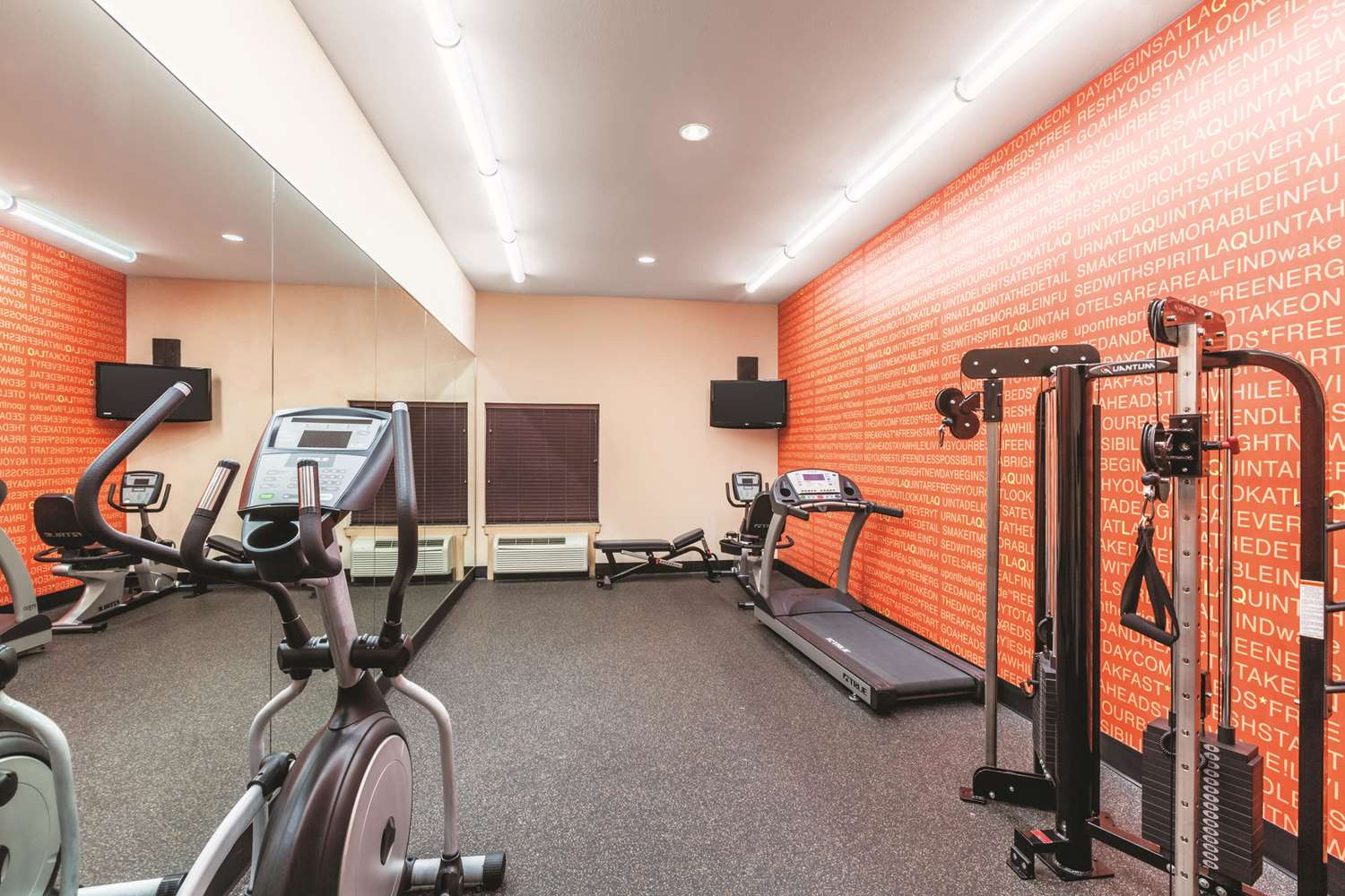La Quinta Inn & Suites by Wyndham Houston Bush Intl Airpt E 10/30