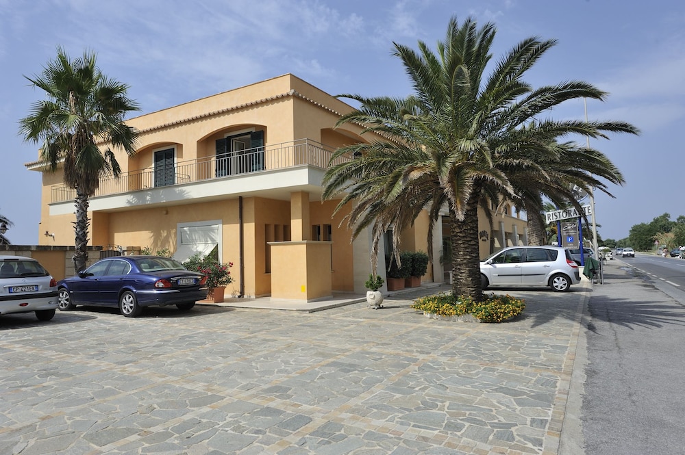 Hotel Ristorante La Lampara 38/43