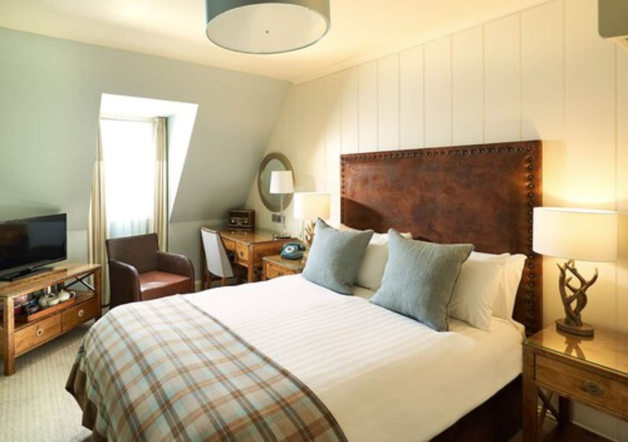 Comfort, Queen Bed