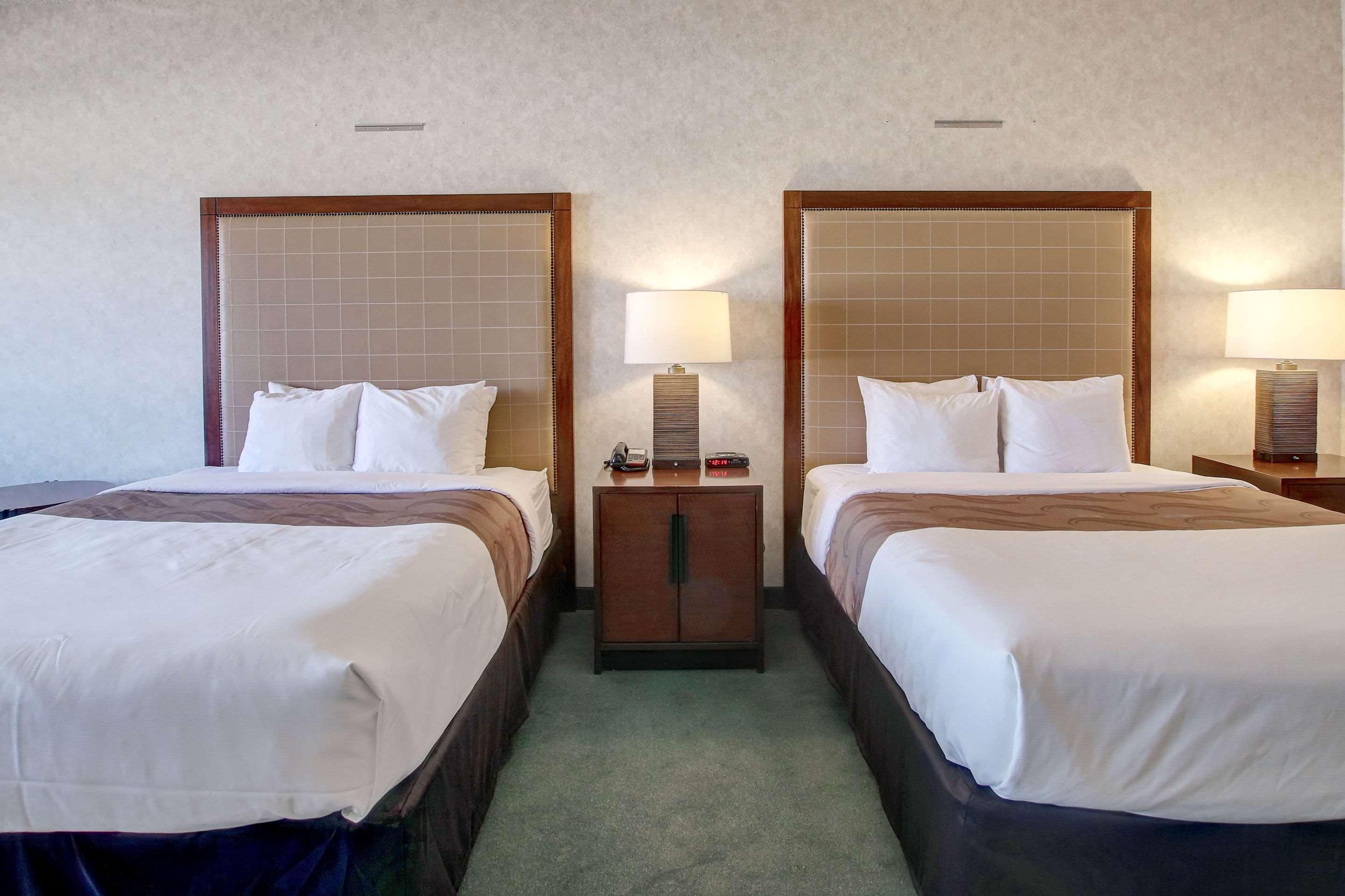 Ramada by Wyndham Nisku 11/36