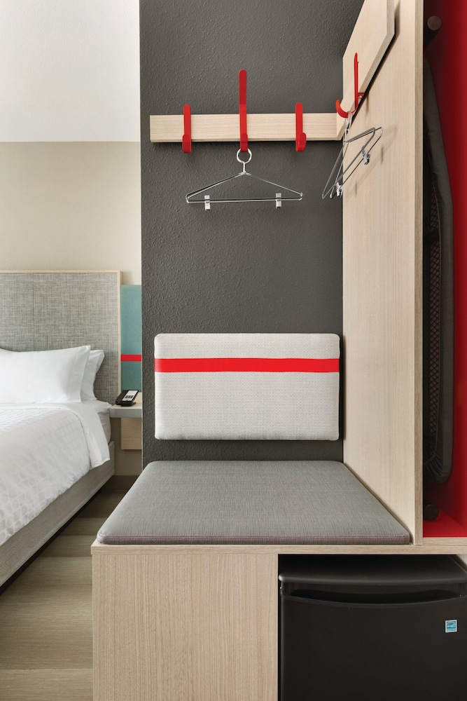 Avid Hotels Boston Logan Airport - Revere 14/66