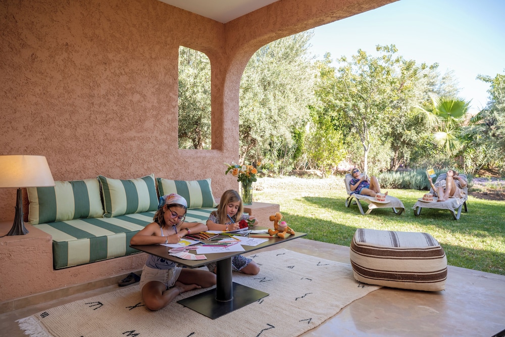 Oasis Lodges 38/72