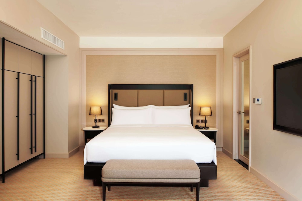 PREMIUM, SUITE, KING BED, RIVER VIEW
