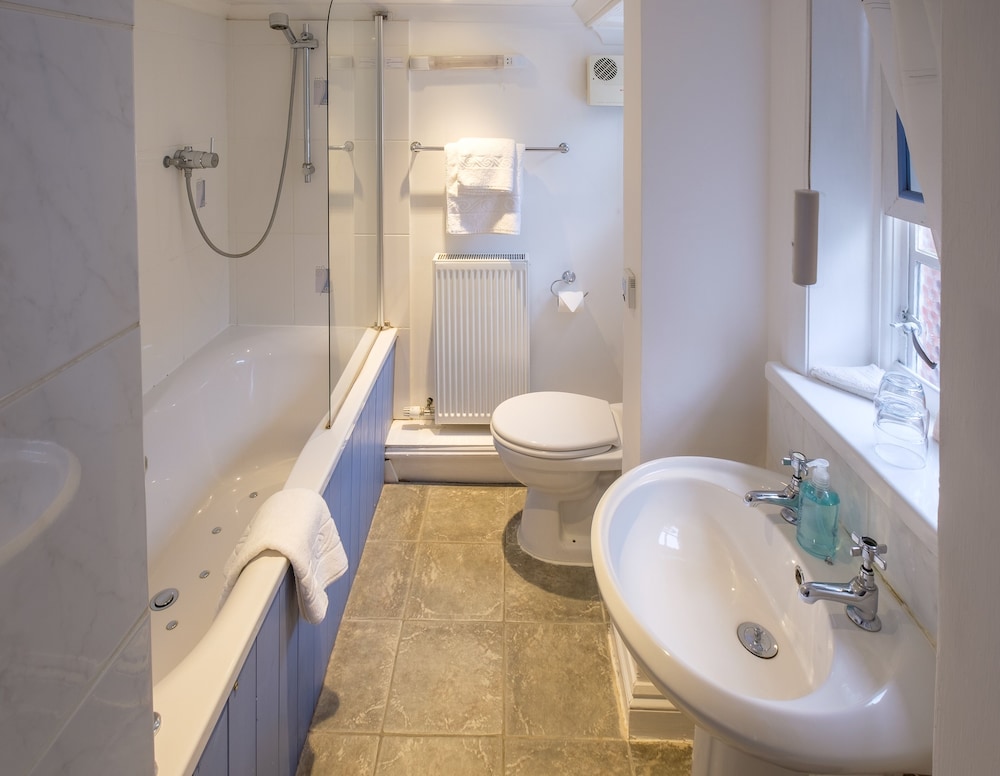 Newport Quay Bed And Breakfast 41/45