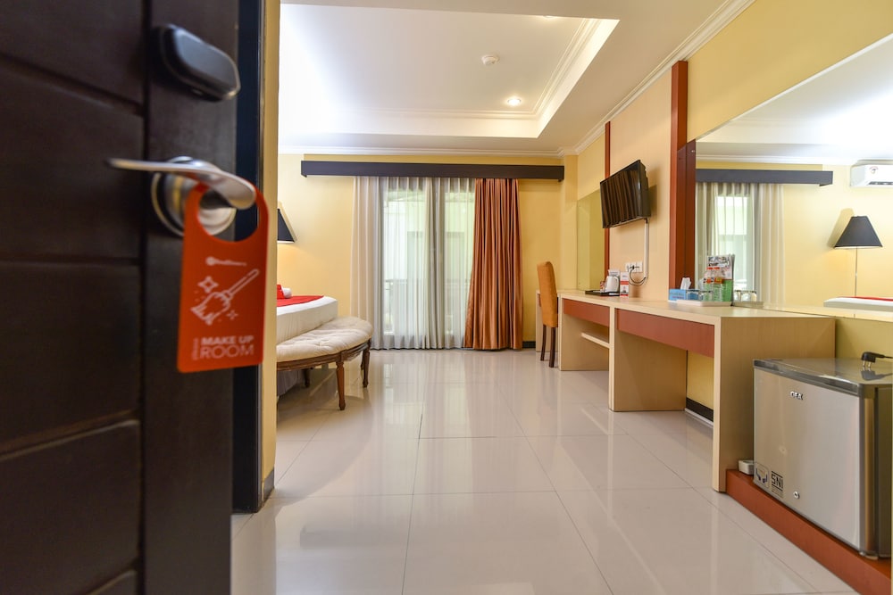 Reddoorz Plus Near Mall Bali Galeria 2 32/35