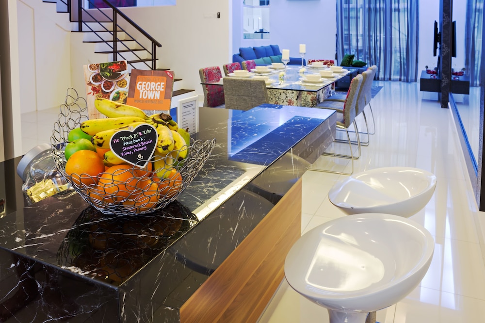 Shamrock Beach Villas 12 27/40