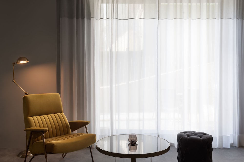 Argento Hotel 47/63