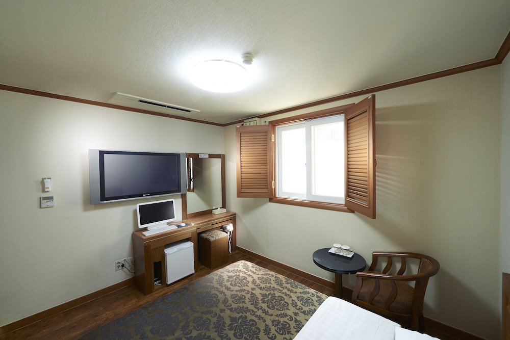 Noble Hotel 30/36