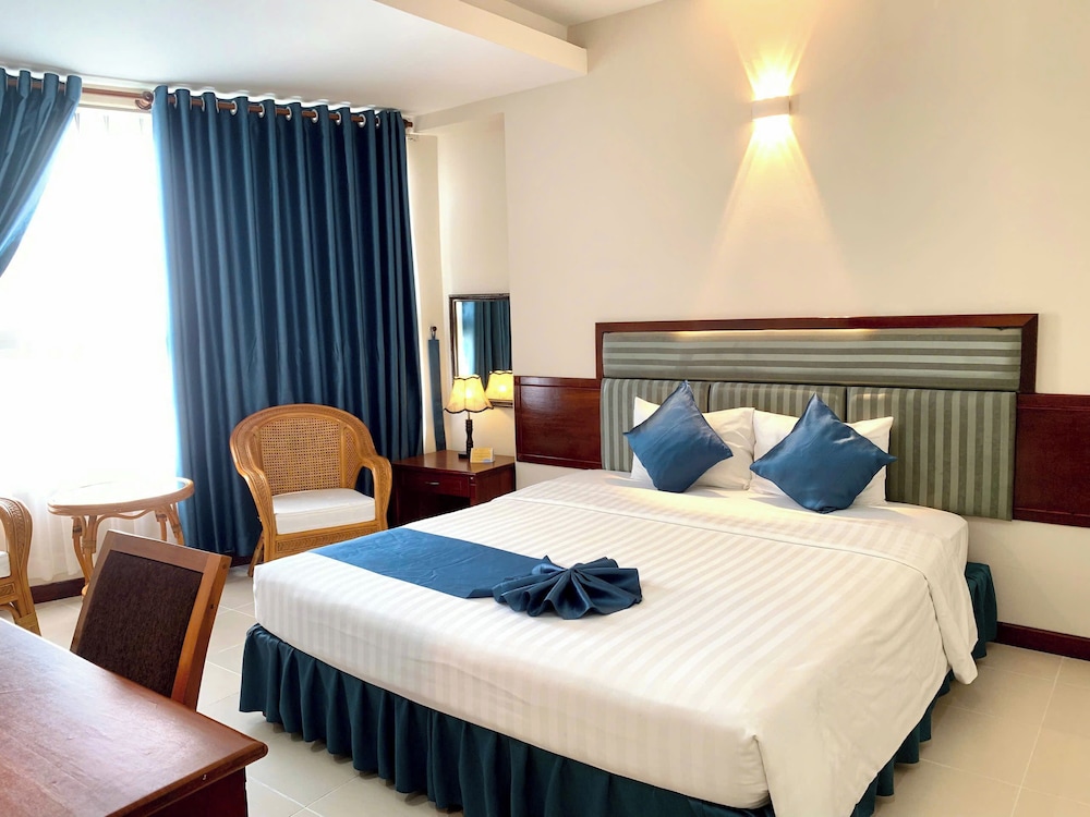 The Coast Hotel 12/47