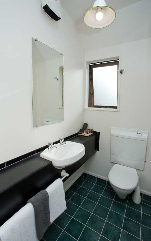 Cable Court Motel 23/37