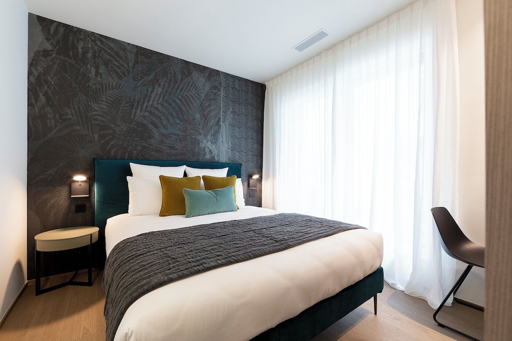 Central City Luxury Residence 7/50