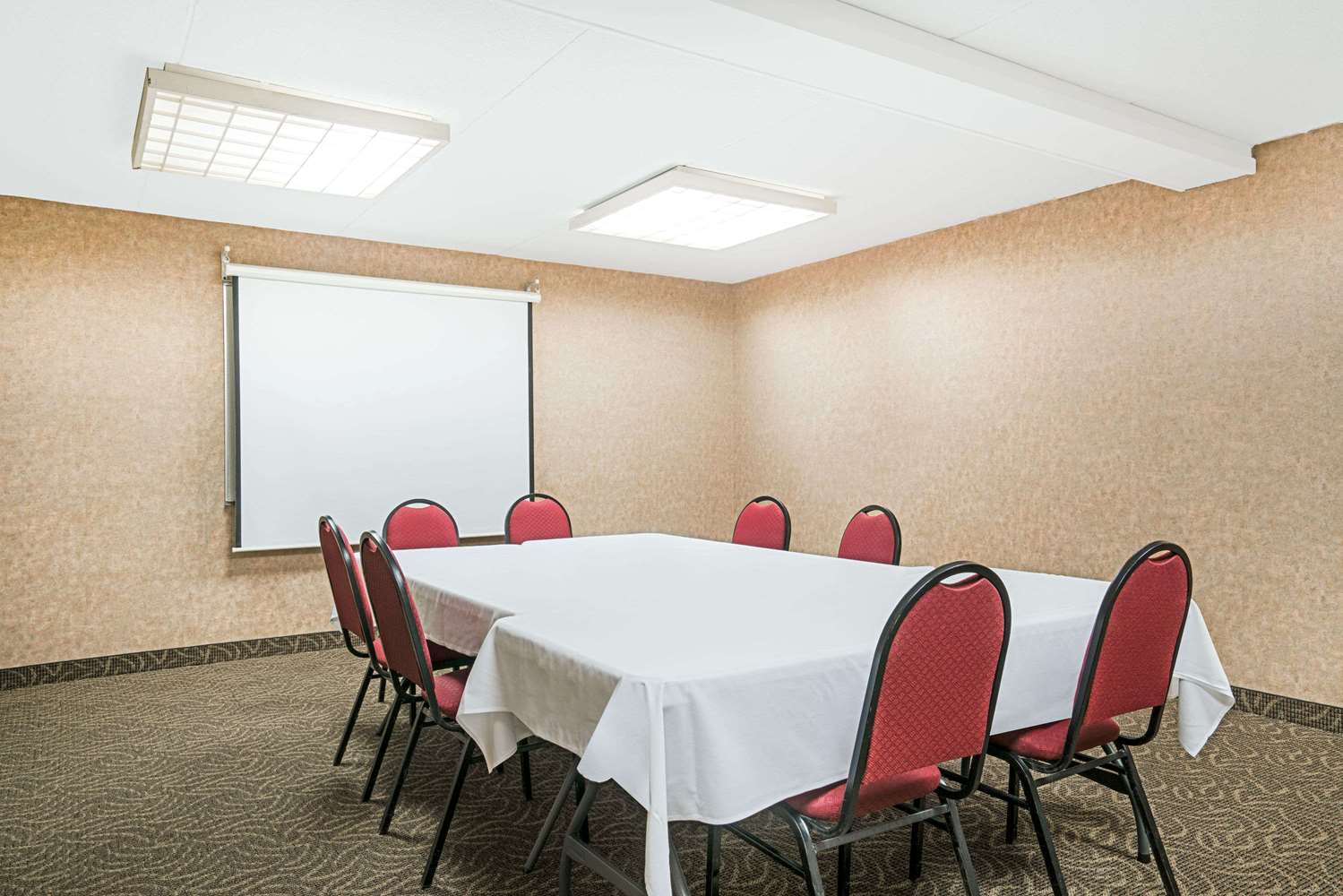 Ramada by Wyndham Plymouth Hotel and Conference Center 49/57
