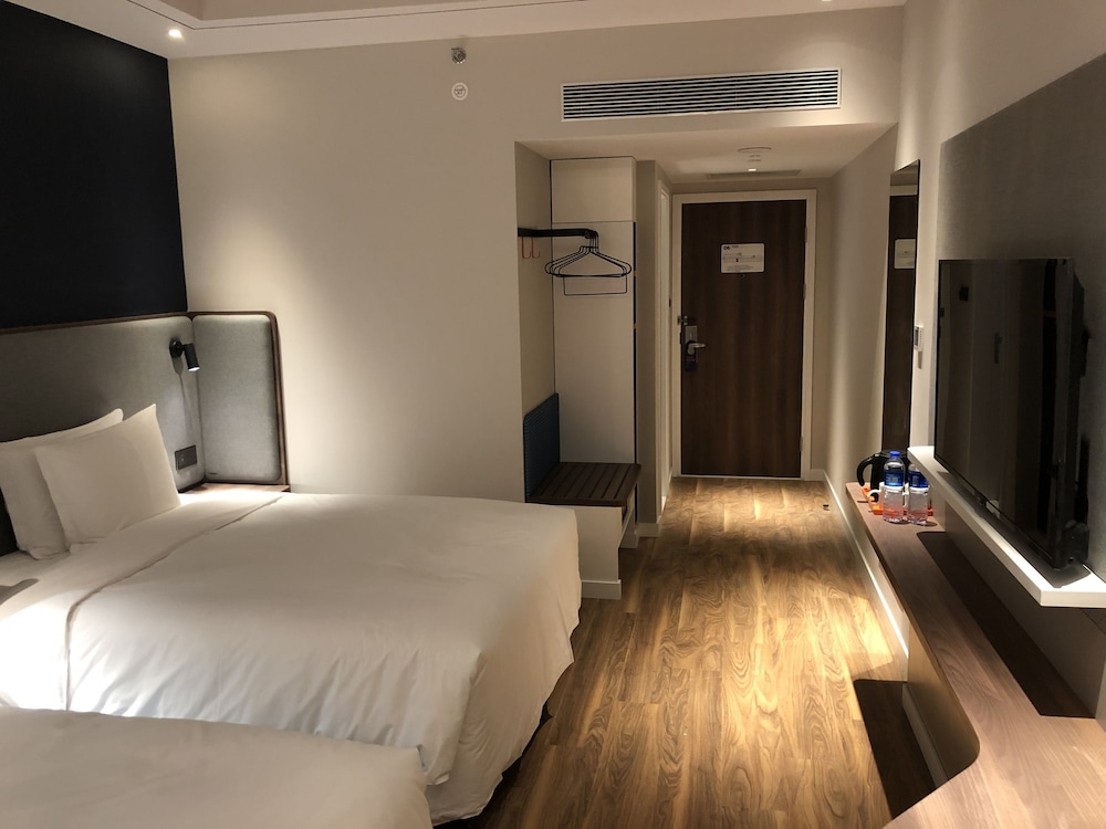 Standard, Twin Beds, Extra Floor Space