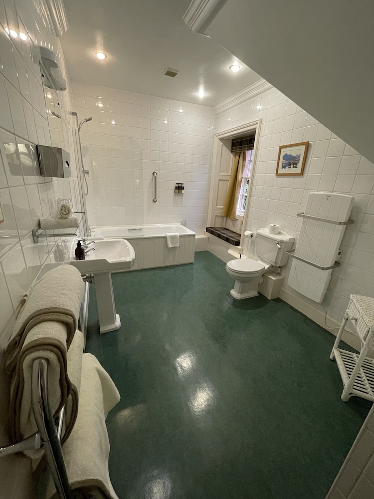 BUNCHREW HOUSE HOTEL 10/30