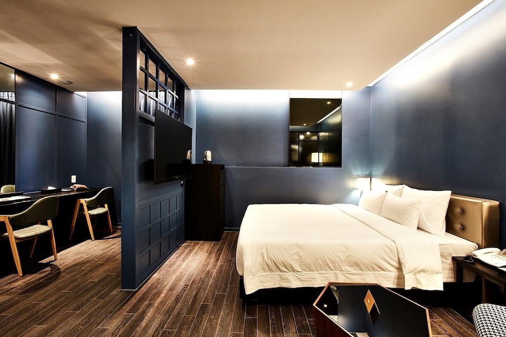 Hotel Wanted 40/70