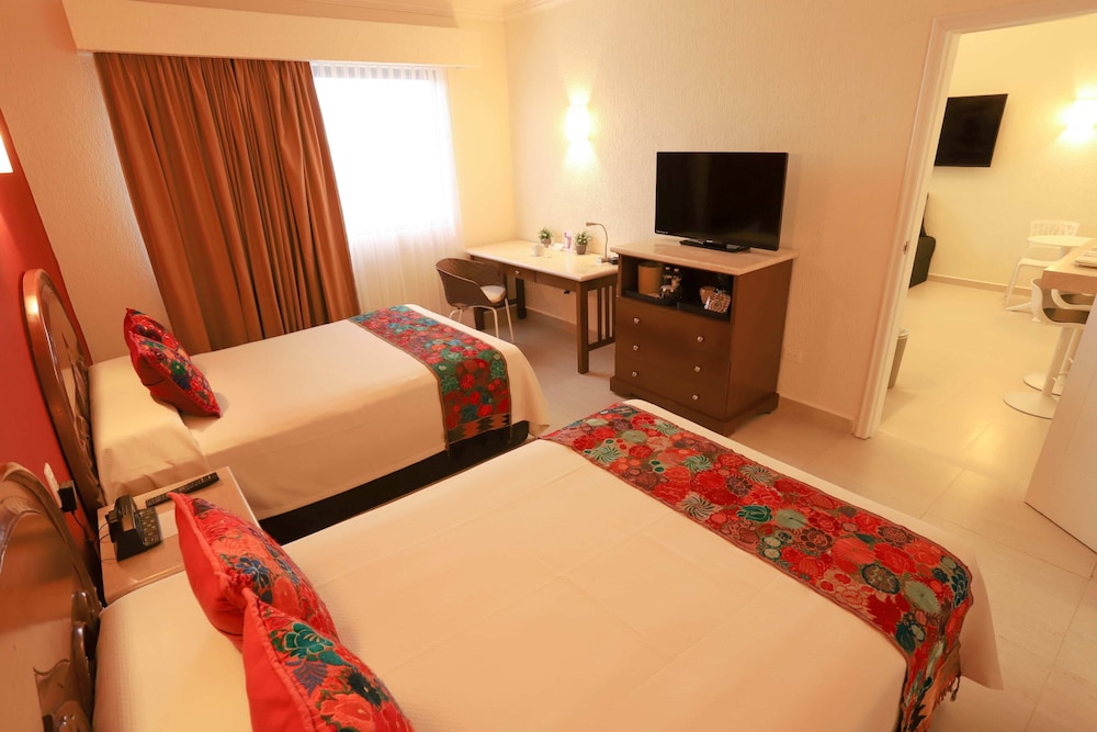 1 BEDROOM, SUITE