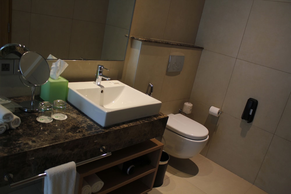 HOLIDAY INN CHENNAI OMR IT EXPRESSWAY 20/76