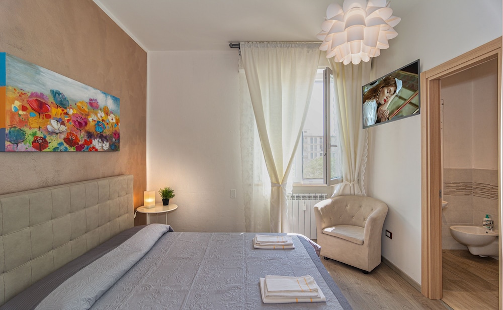 ROOM, DOUBLE BED