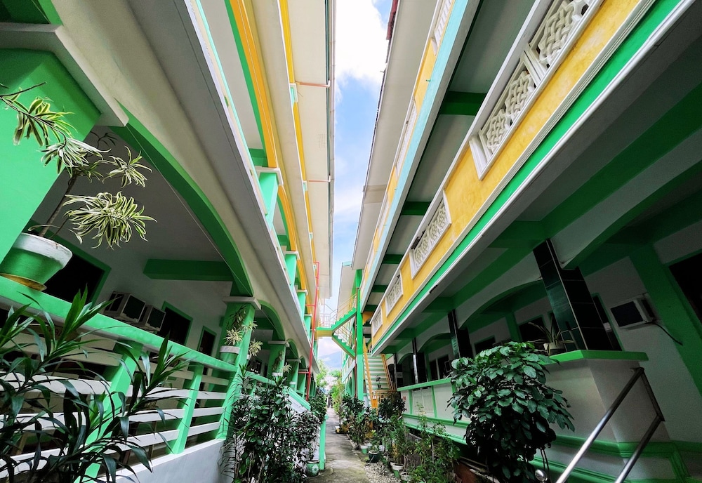 White Beach Hotel Bar And Restaurant 14/90