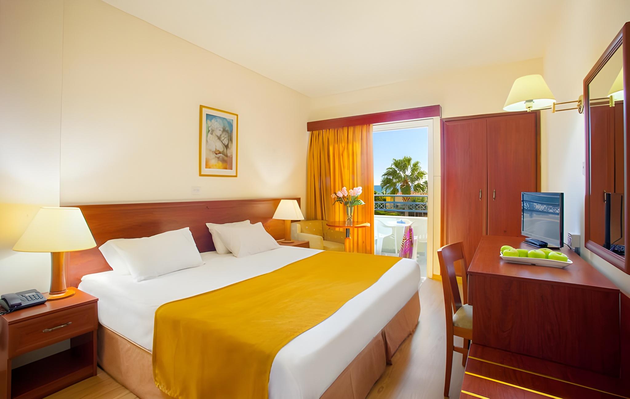 Standard, Double or Twin Bed, Inland View