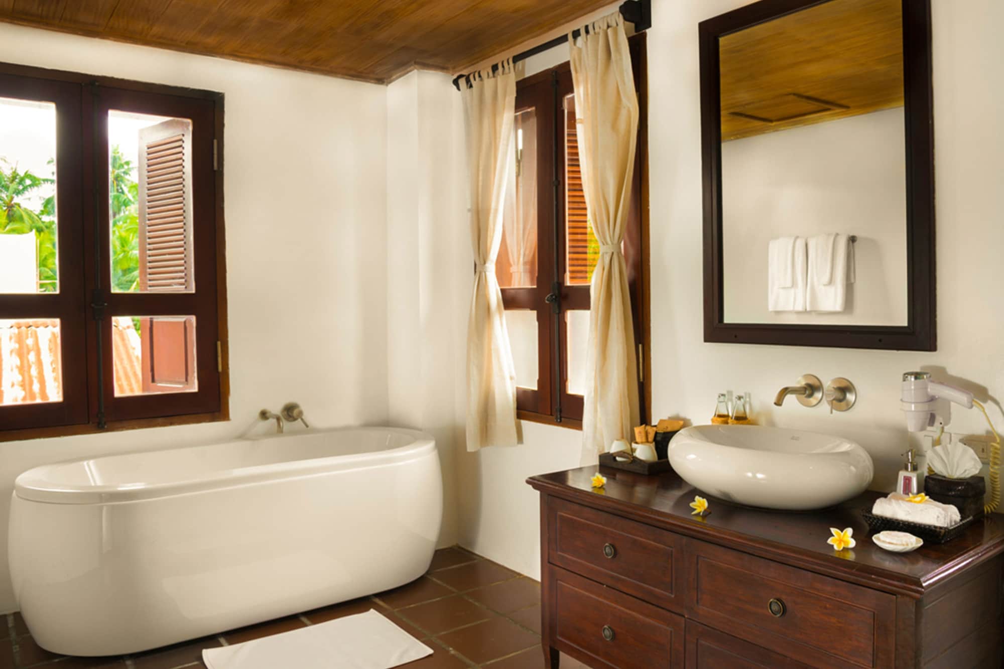 Victoria, Suite, King Bed, Garden View 6/7
