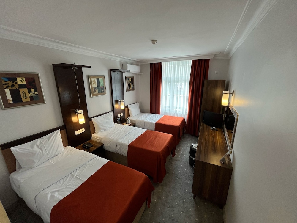 Topkapi Hotel 25/69