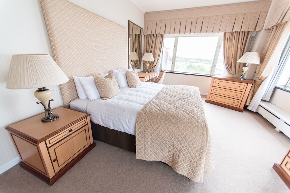 The Golden Jubilee Hotel 13/50