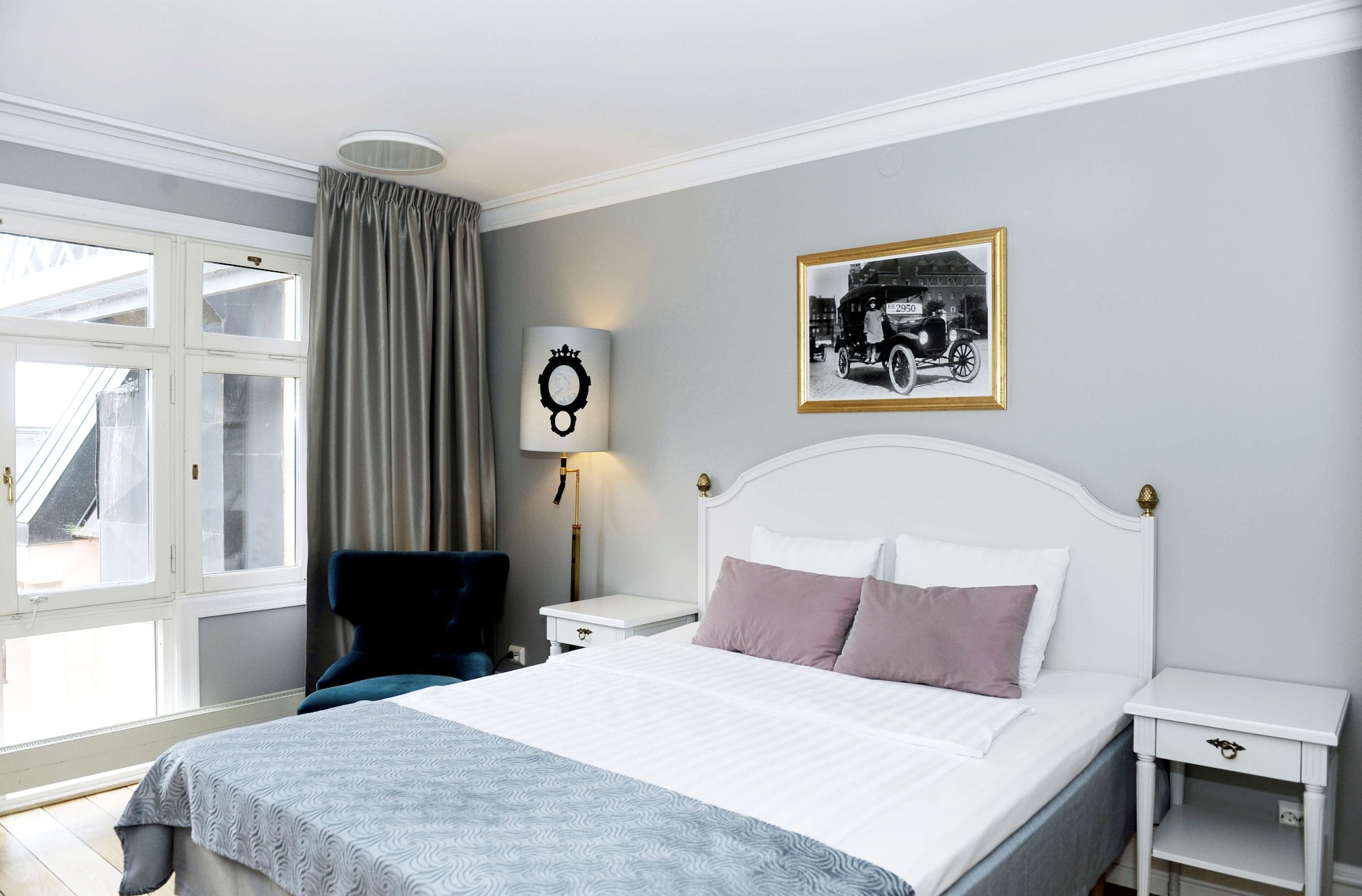 STANDARD, QUEEN BED