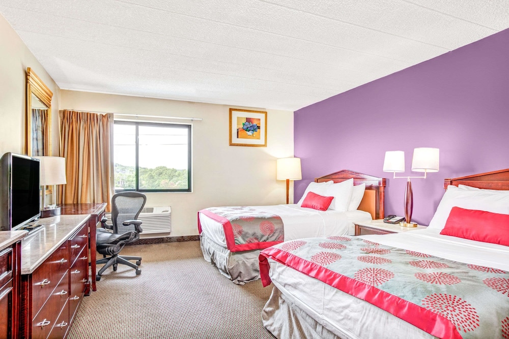 Ramada By Wyndham Rockaway 12/27