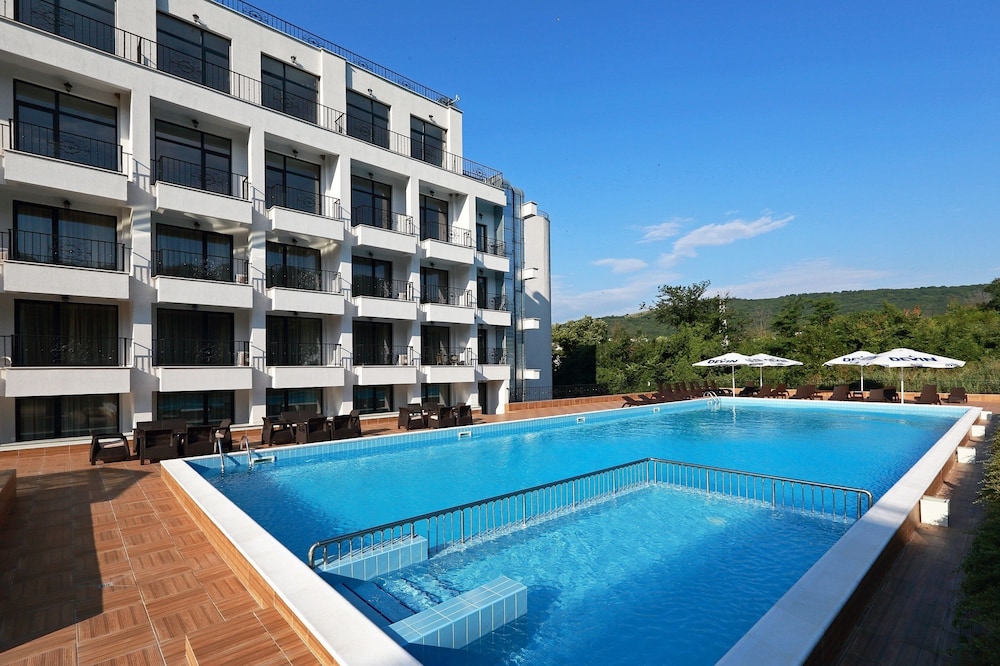 White Rock Castle Suite Hotel & Spa 6/47