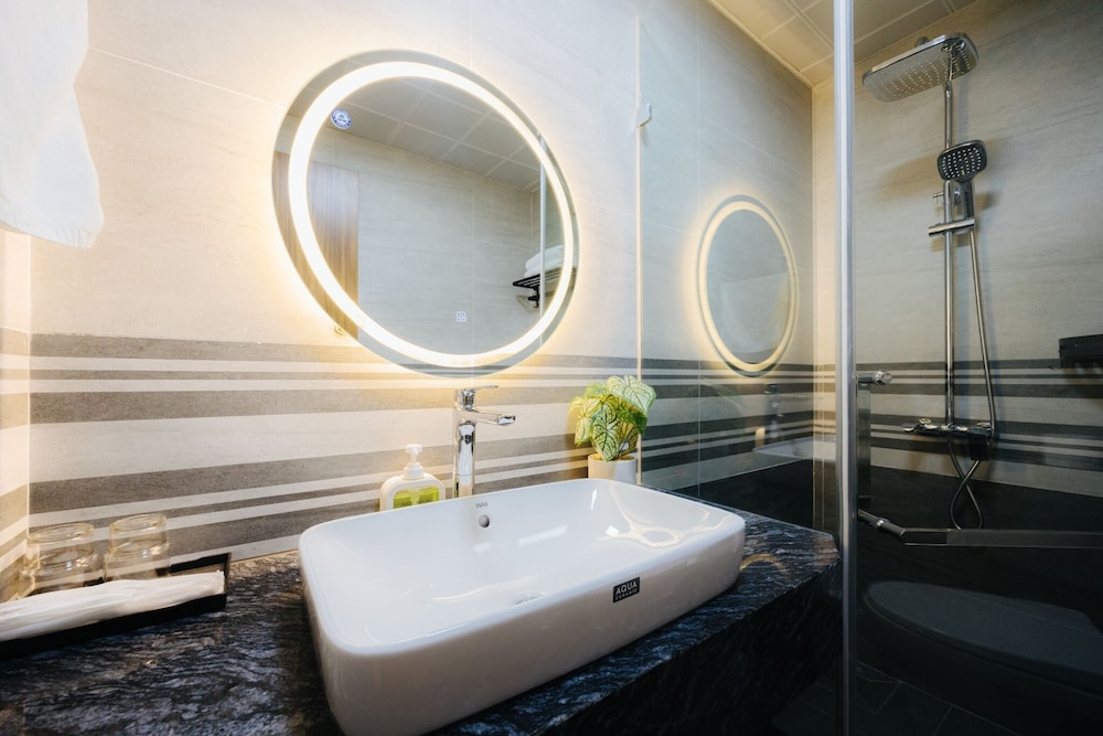 Wisteria Luxury Apartment 48/50