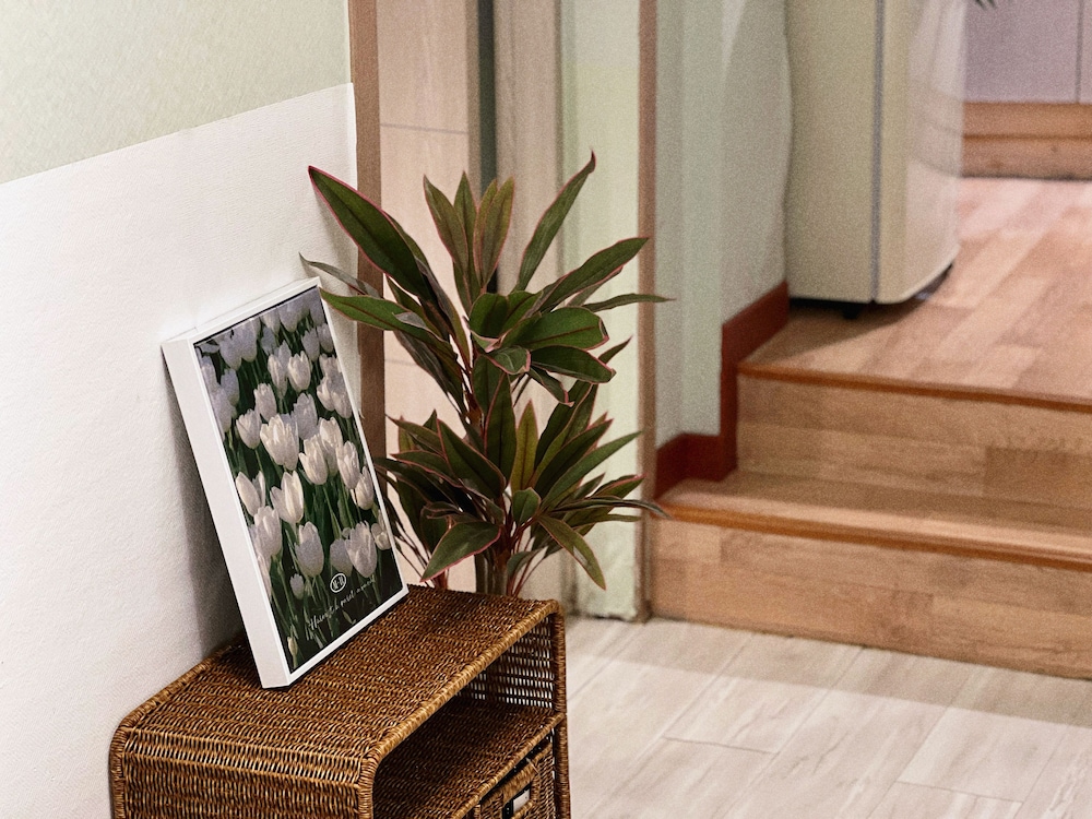 JNINE Guest House 8/59