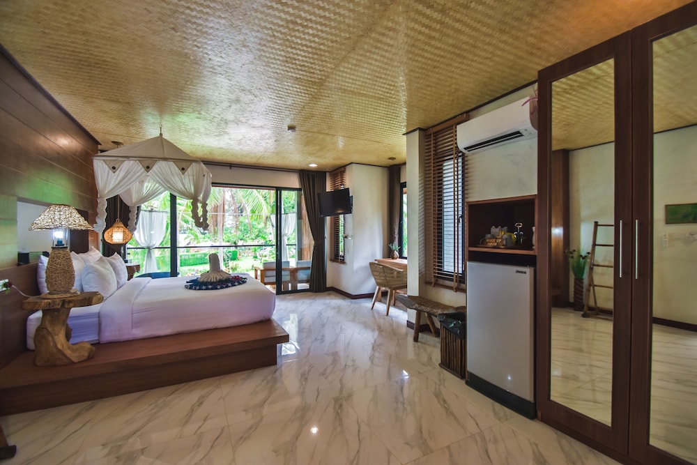 Long Beach Chalet 37/75