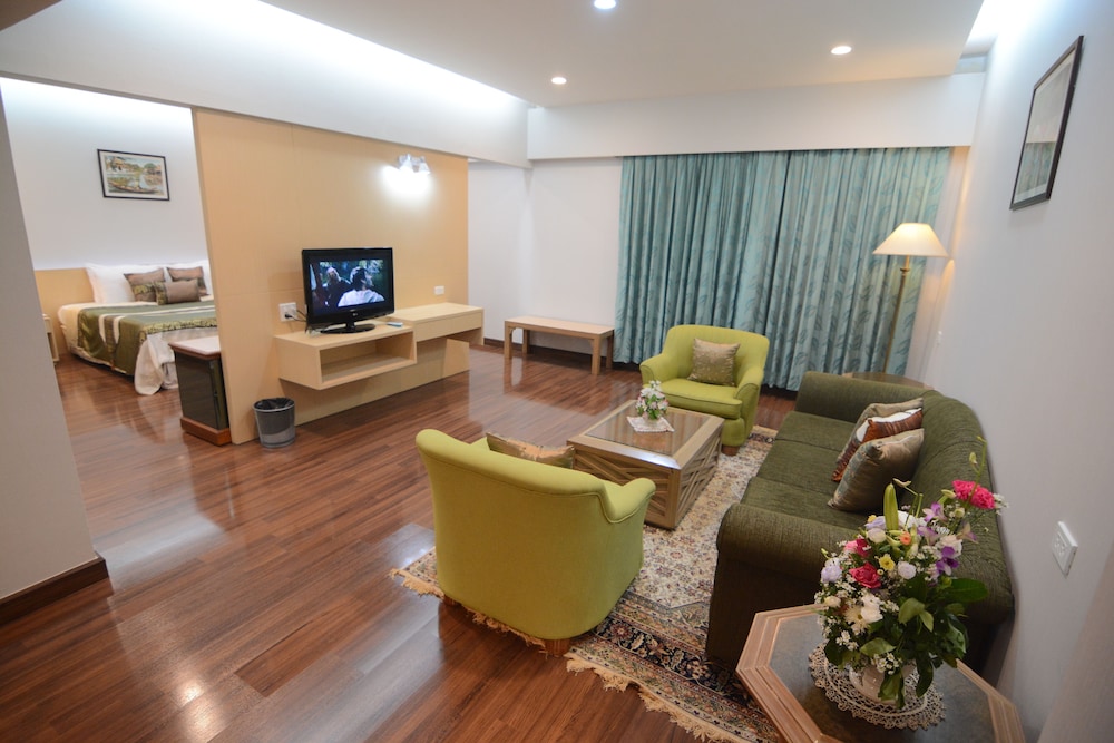 Charoen Hotel 36/71