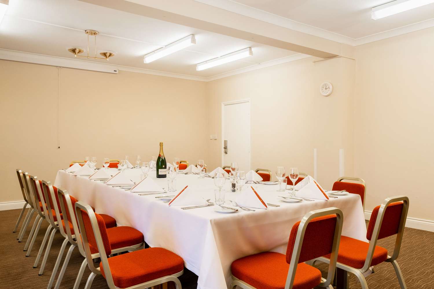 Ramada by Wyndham Cheltenham 6/17