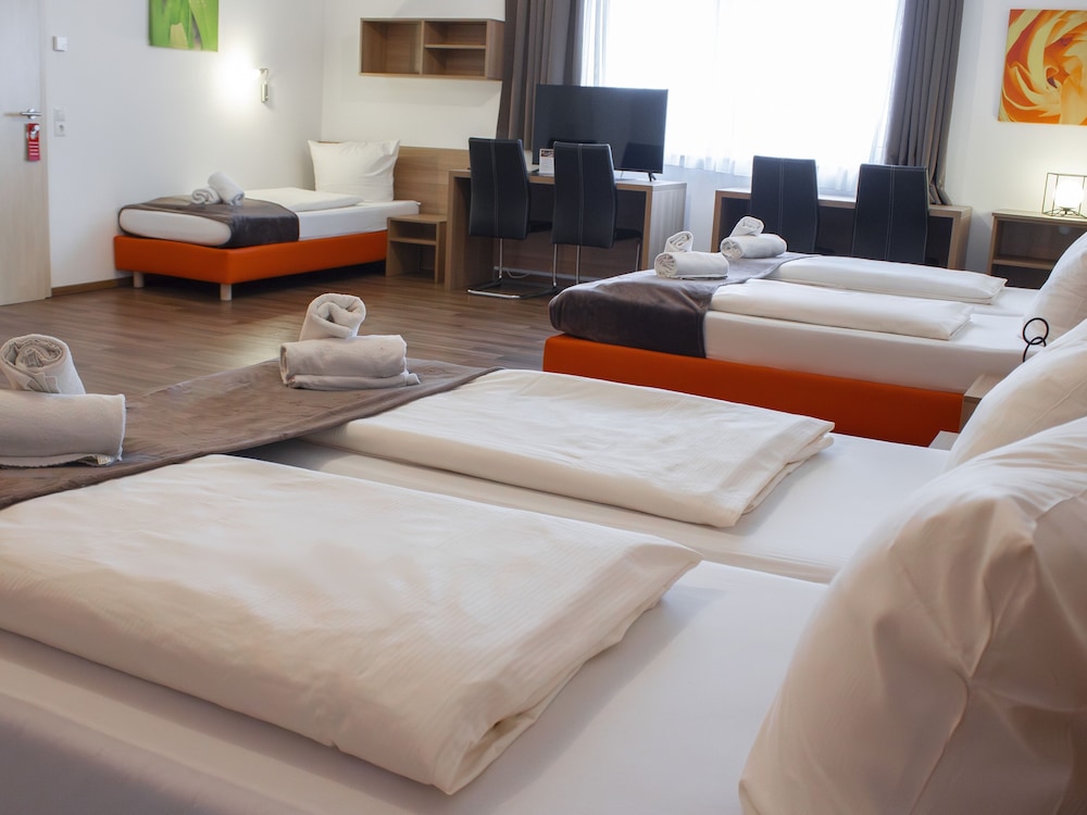 Orange Hotel Und Apartments 16/36