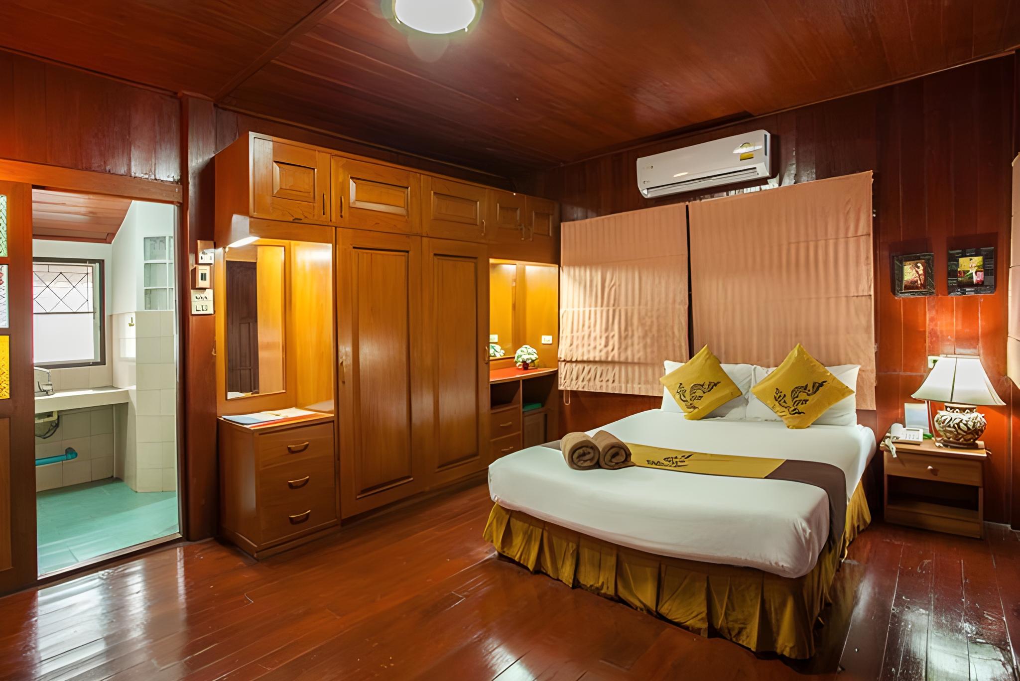 Thai, House