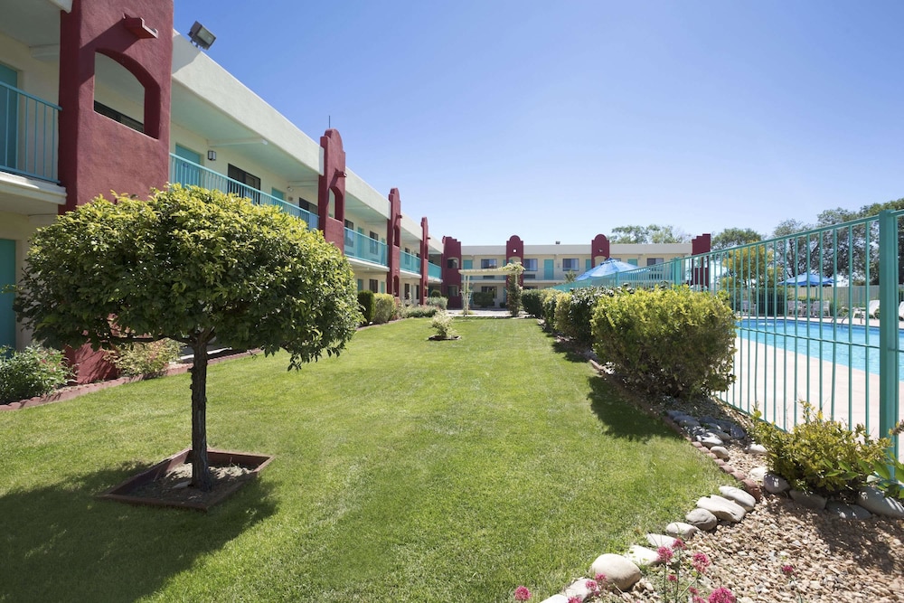 Days Inn by Wyndham Santa Fe New Mexico 11/44