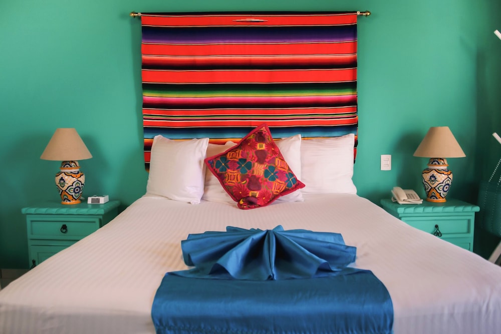 STANDARD, QUEEN BED