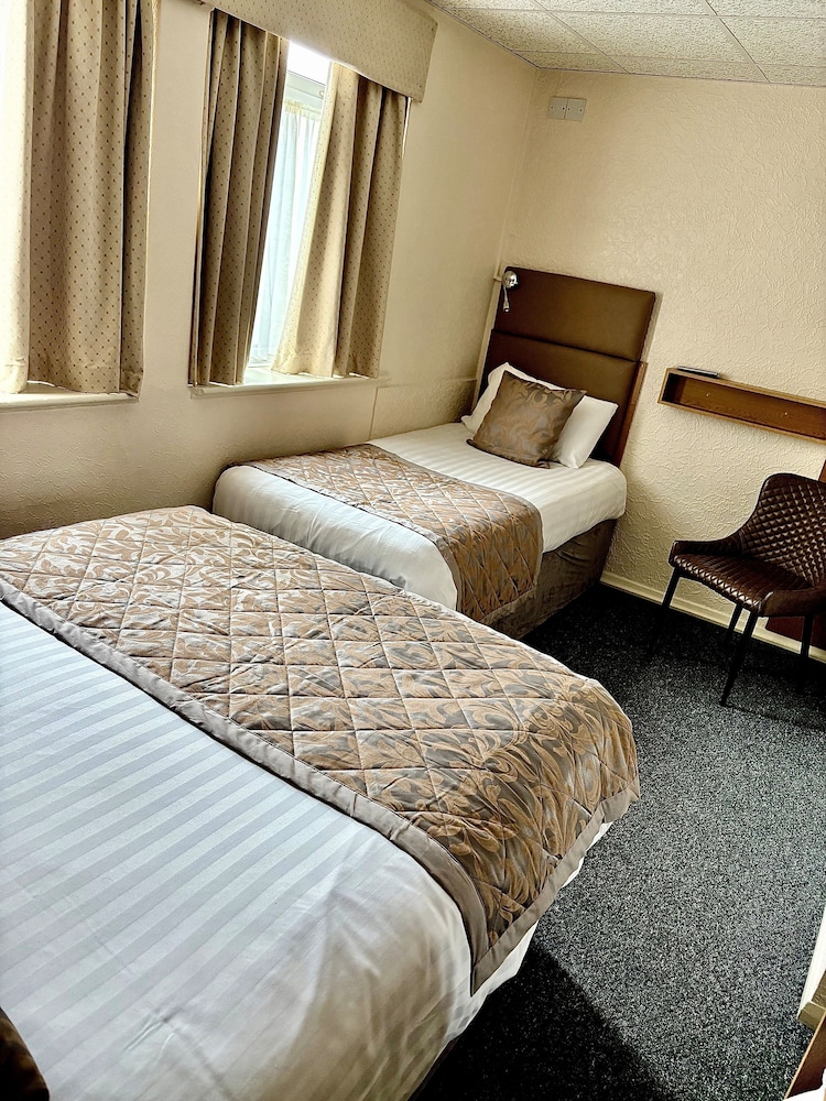 Clifton Court Metro Hotel 12/50