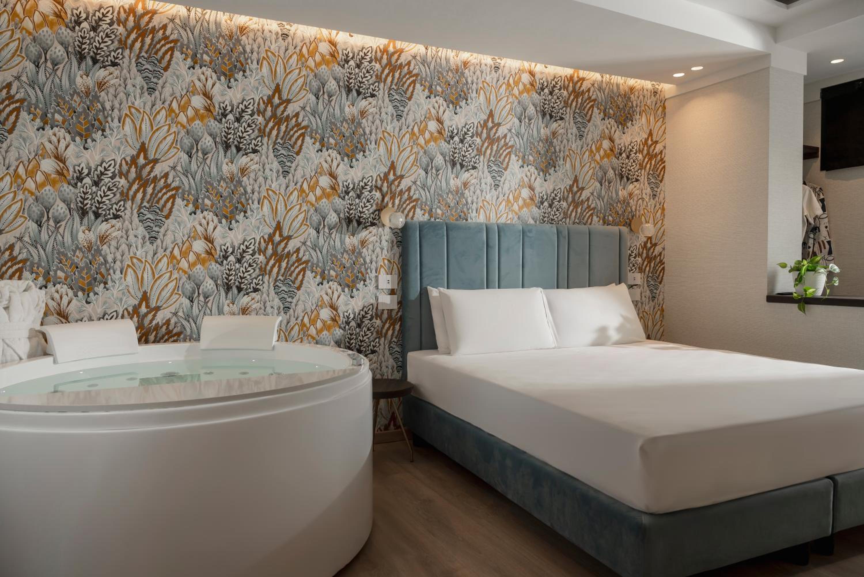 جناح جونيور بشرفة، Grazia Hotel 4/10