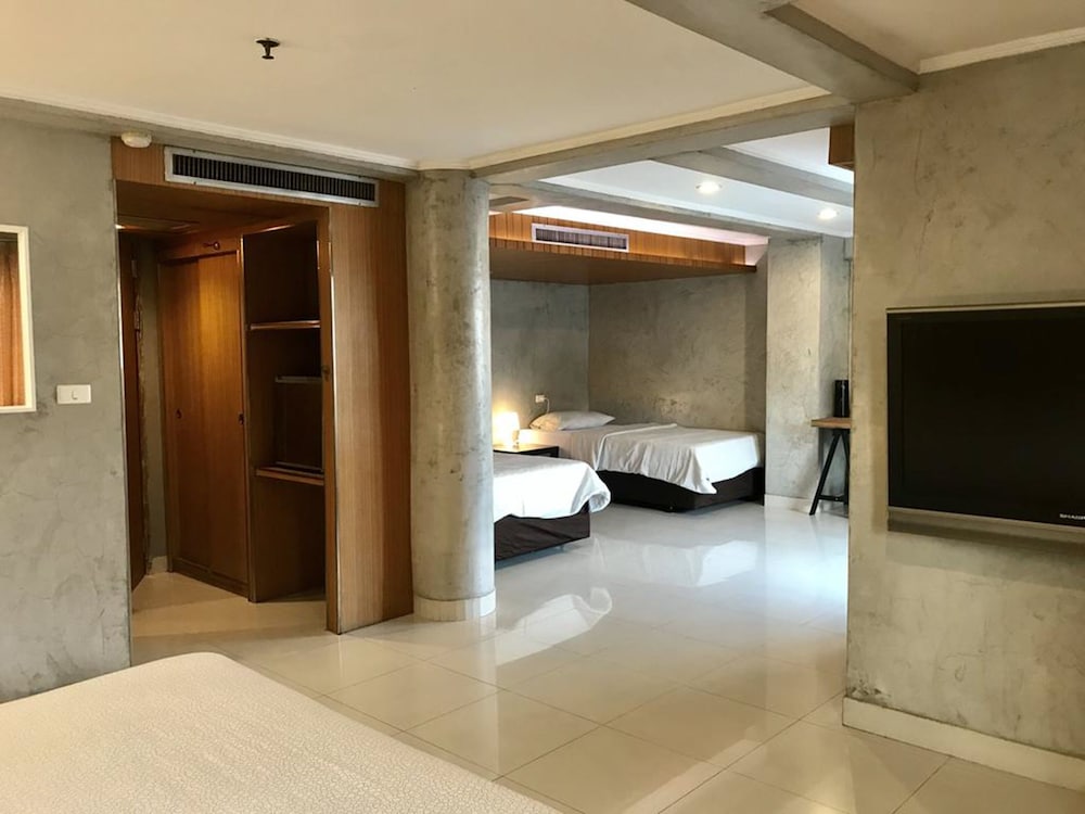 White Palace Hotel Bangkok 8/72