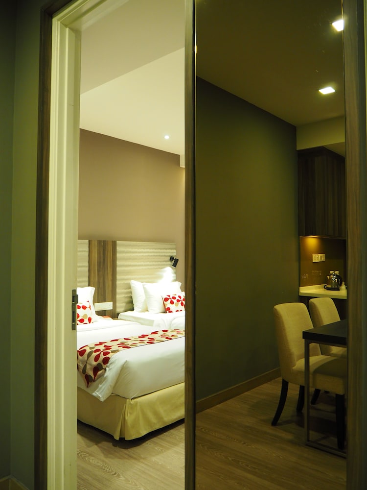 Ramada Suites by Wyndham Kuala Lumpur City Centre 14/64