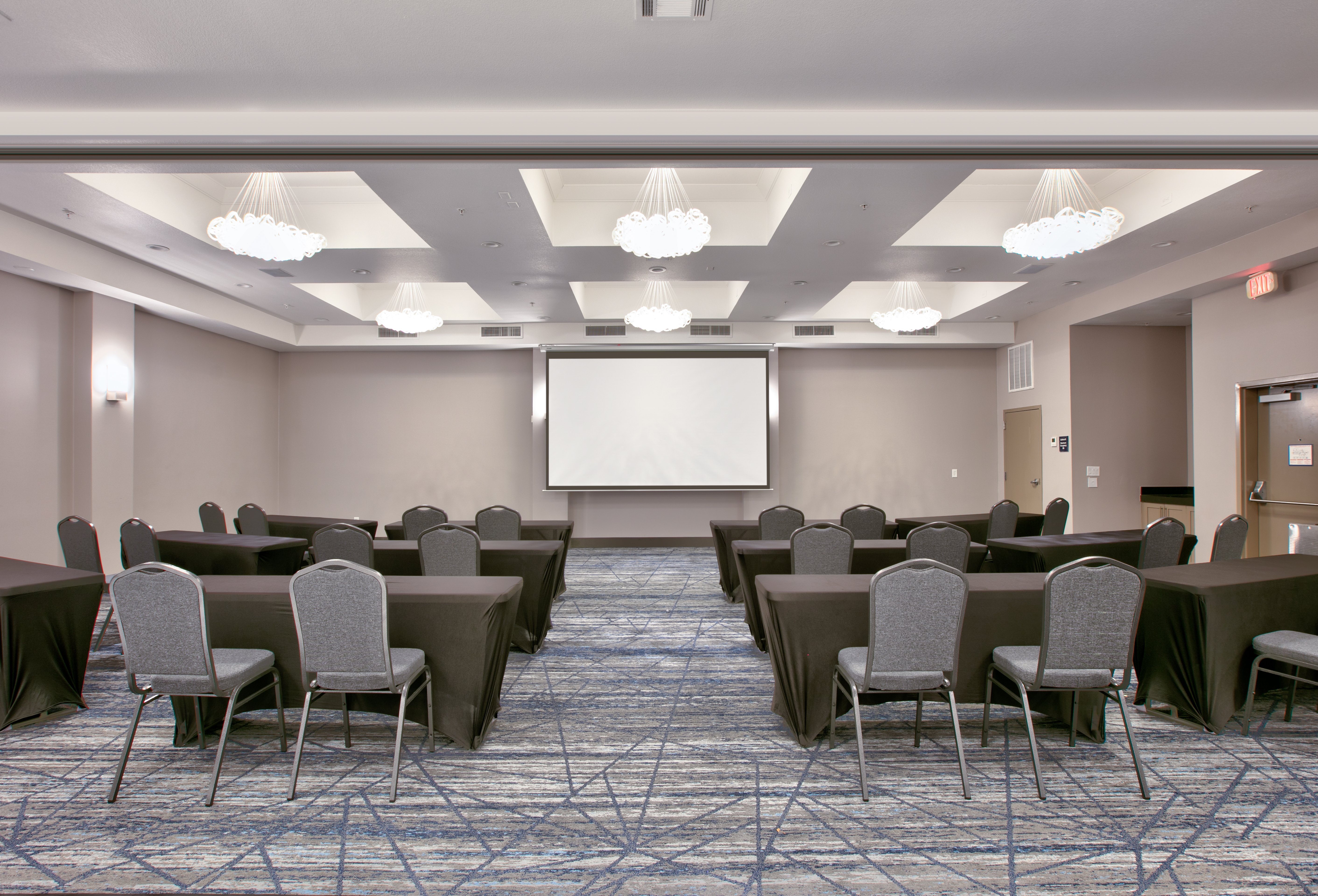 Holiday Inn Express Amp Suites North Dallas At Preston 42/48