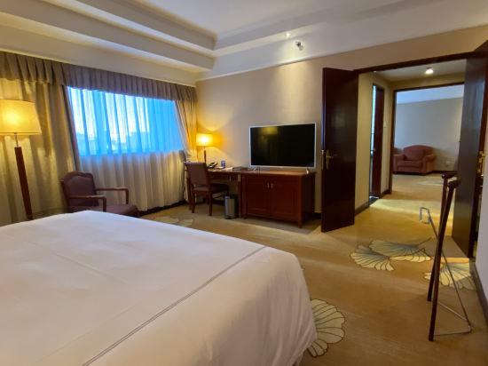 Suite, King Bed