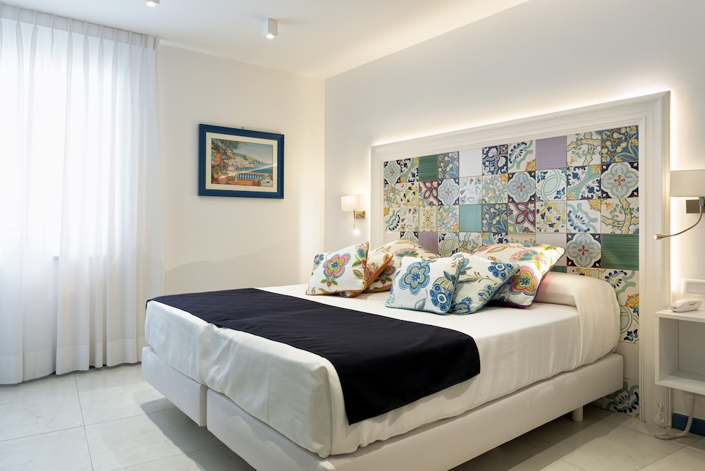 Superior, Triple, Queen Bed, Sofa