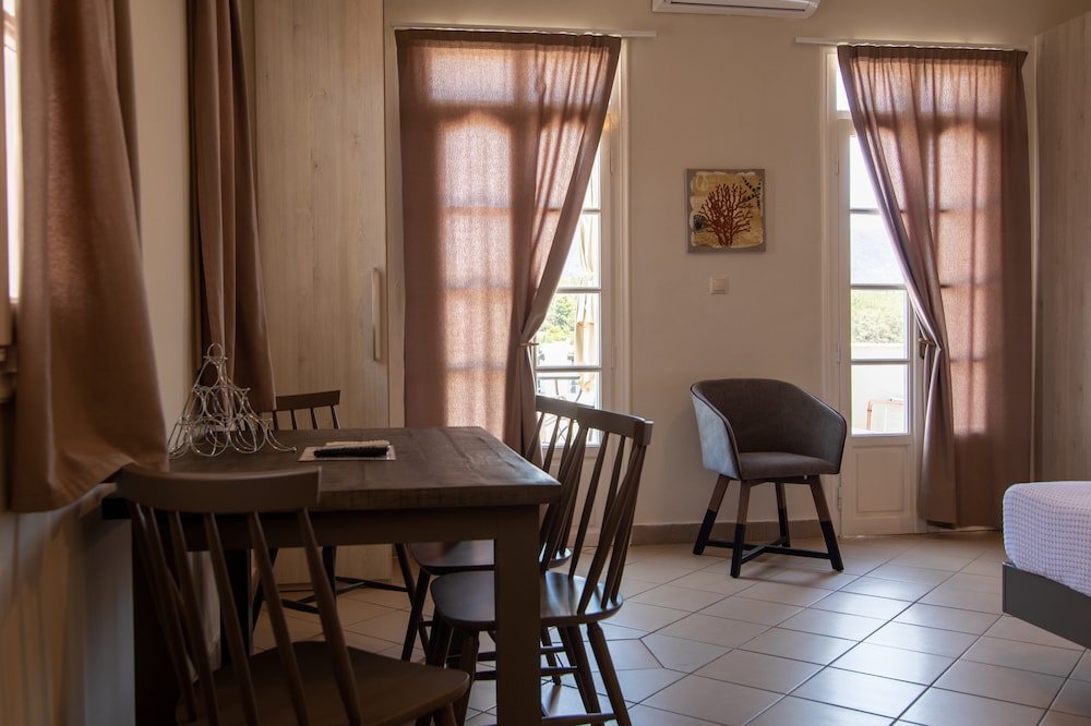 Fiscardo Studios 33/50